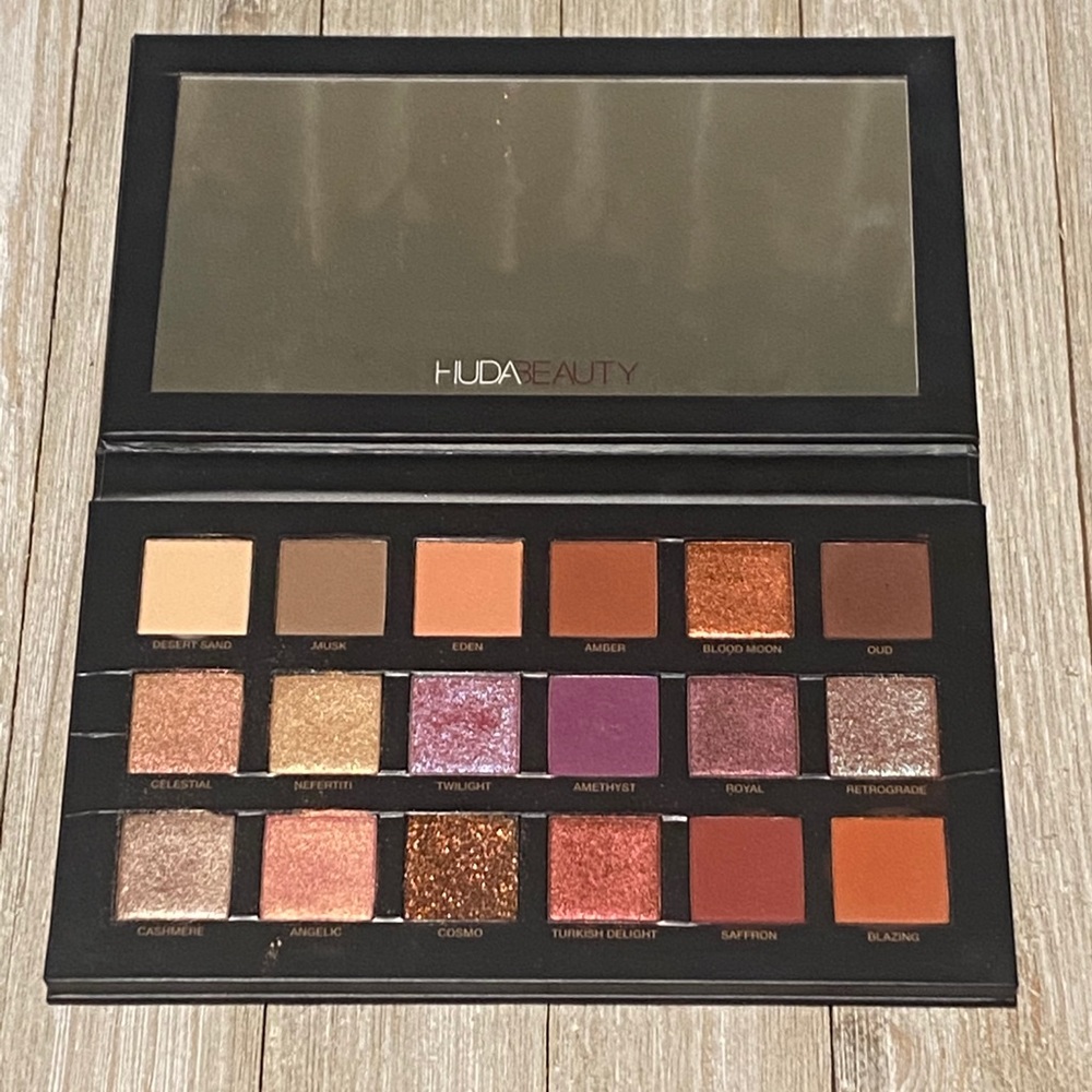Huda Beauty Desert Dusk Palette